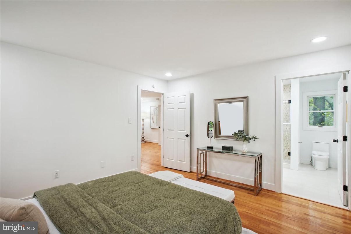 Bathroom, Interior, Recessed Lighting, Wood Texture Flooring