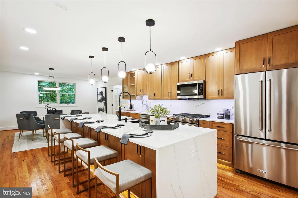 Dining room, Interior, Kitchen, Pendant Lights, Recessed Lighting, Stainless Steel Appliances, Wood Texture Flooring