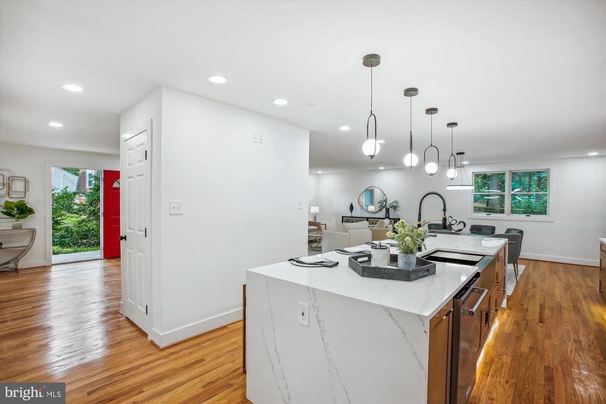Dining room, Interior, Kitchen, Pendant Lights, Recessed Lighting, Wood Texture Flooring