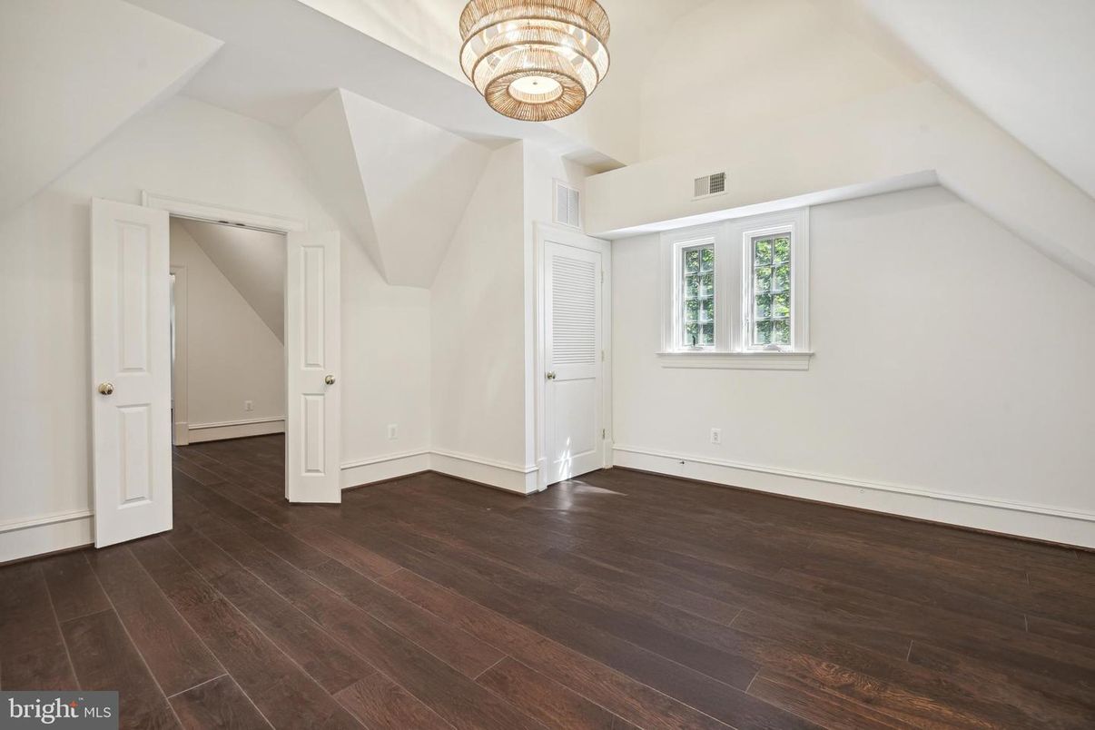 Chandelier, Empty room, Interior, Wood Texture Flooring