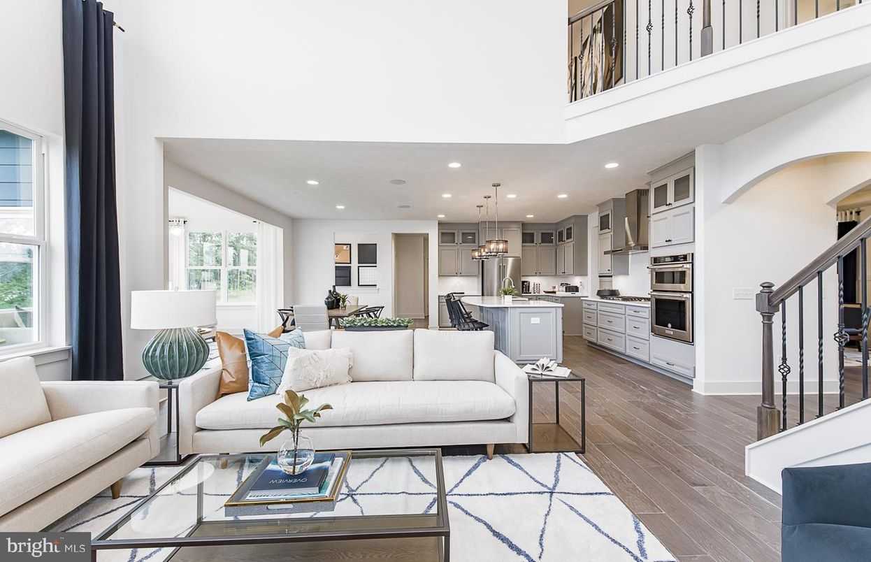 Dining room, Interior, Kitchen, Living room, Pendant Lights, Recessed Lighting, Stainless Steel Appliances, Wood Texture Flooring