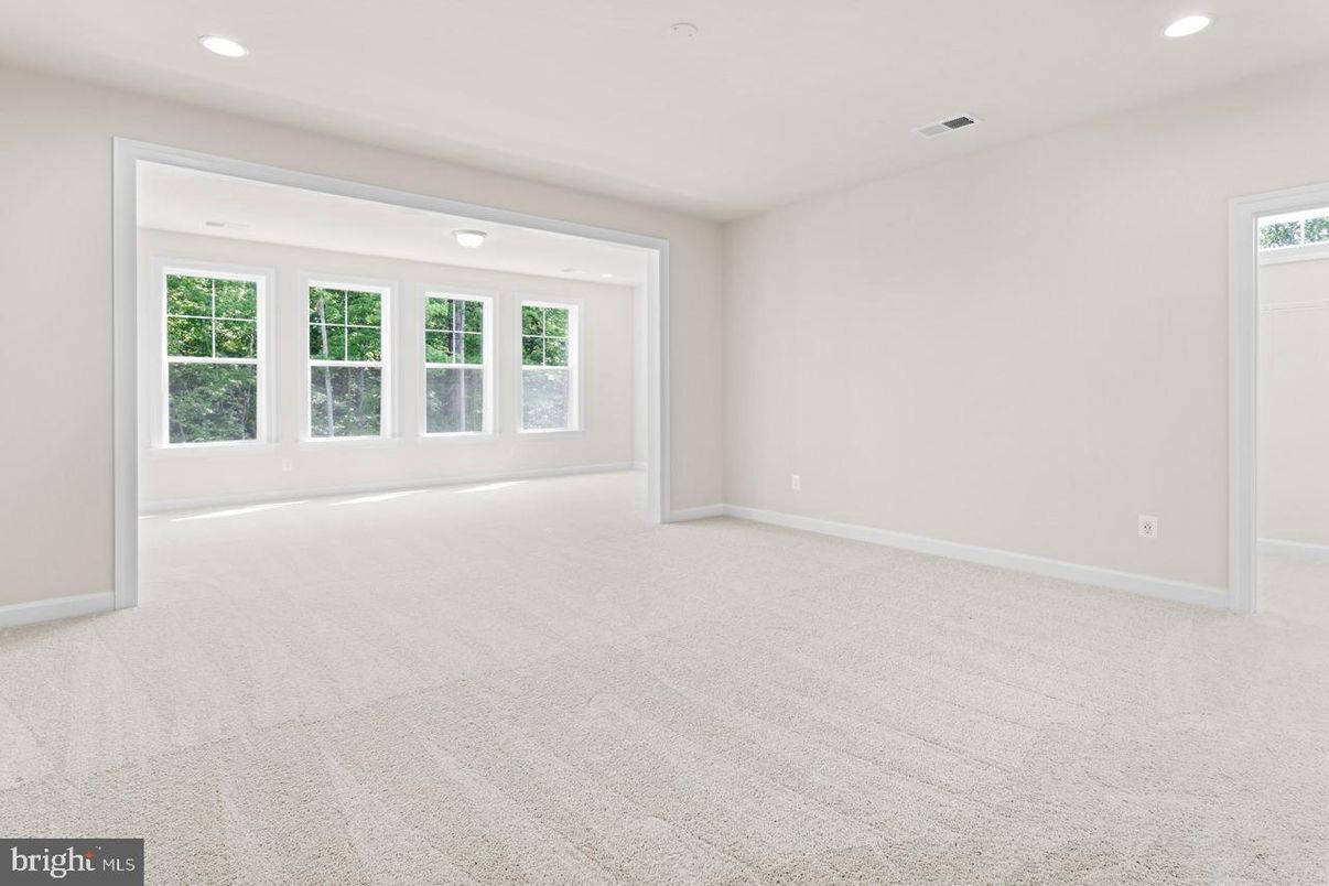 Empty room, Interior, Recessed Lighting