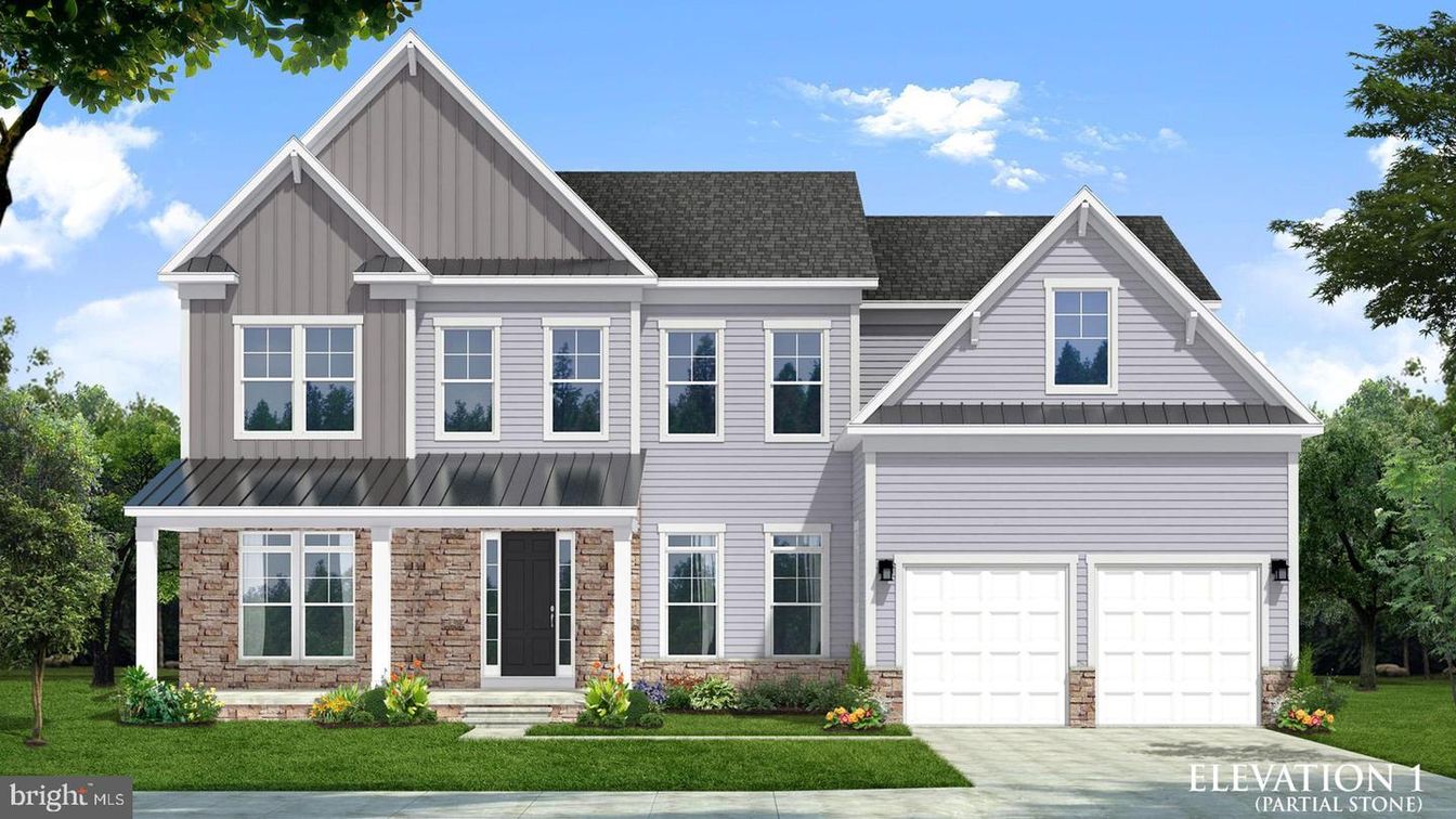 Attached, Exterior, Facade, Farmhouse