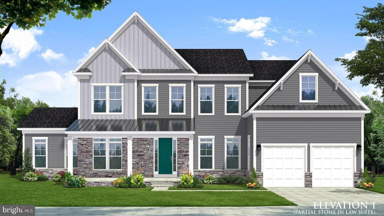 Attached, Exterior, Facade, Farmhouse