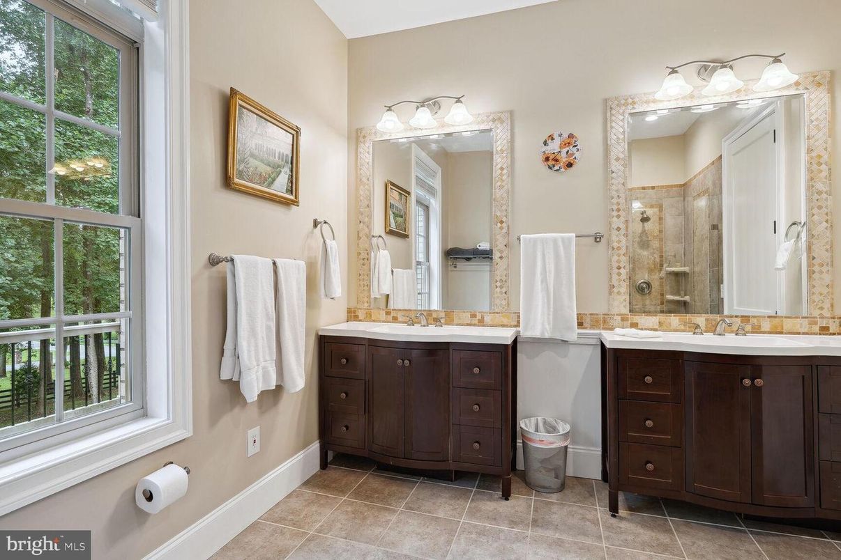 Bathroom, Dual Sink Vanities, Interior