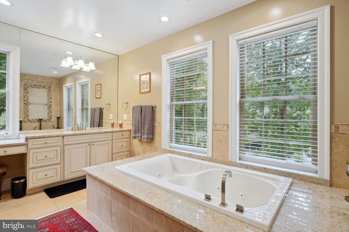 Bathroom, Dual Sink Vanities, Interior, Recessed Lighting