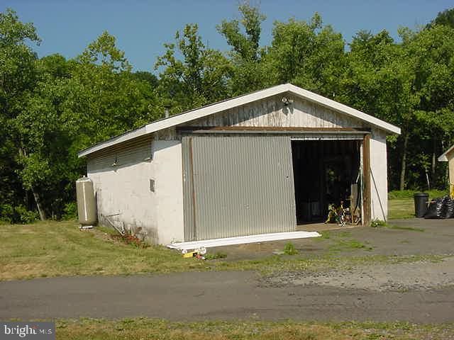Detached Garage, Exterior