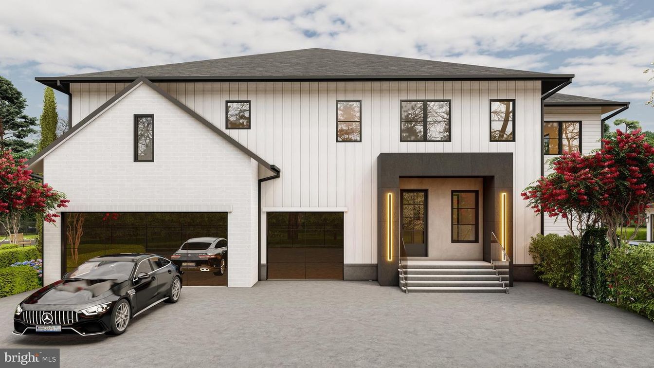 Attached, Exterior, Facade, Farmhouse