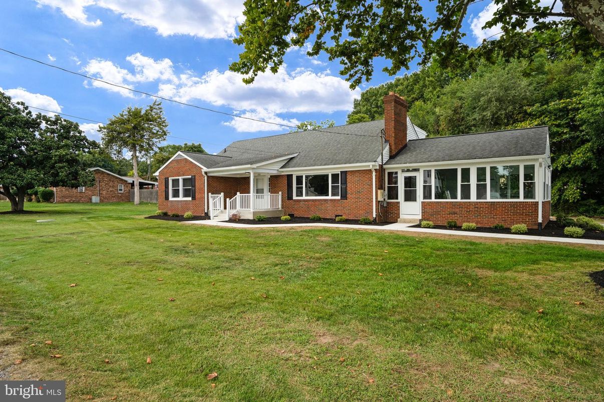 Backyard, Exterior, Facade, Brick Facade, Cape Cod