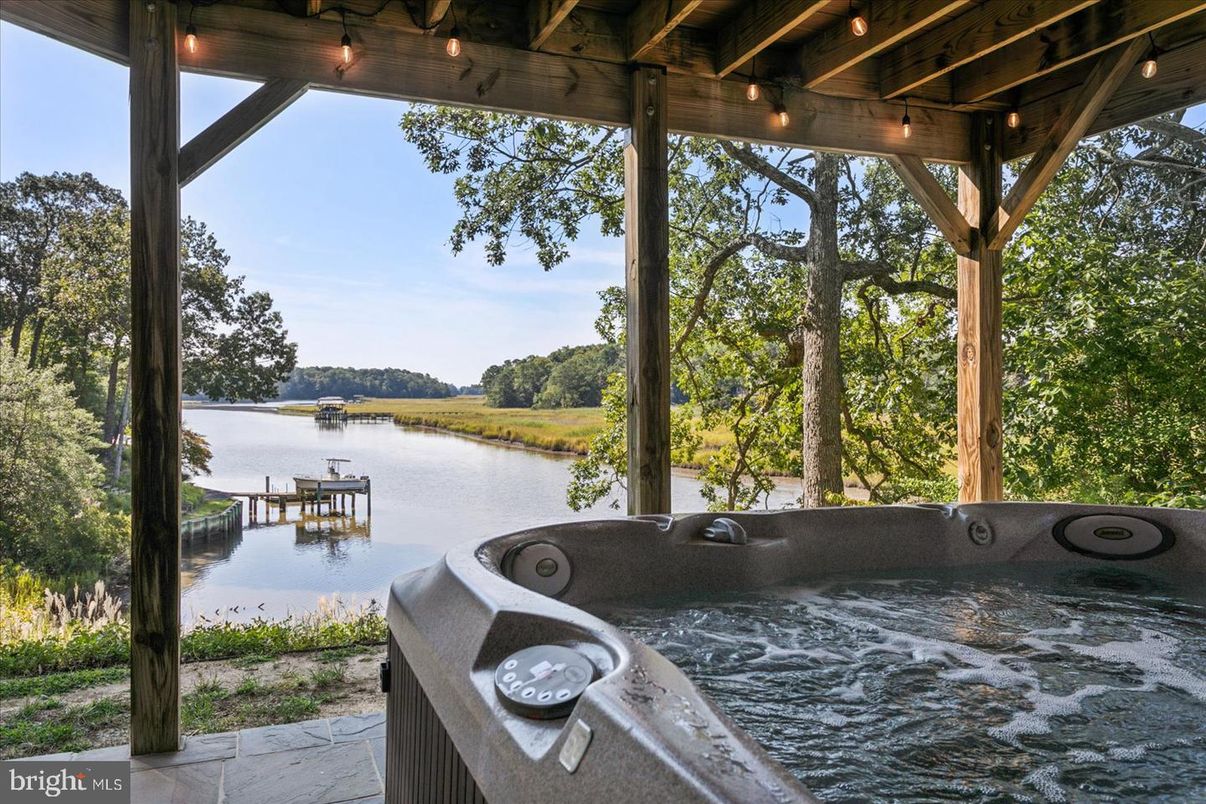 Exterior, Hot Tub, Water