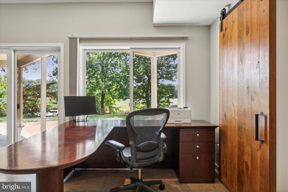 Home Office, Interior