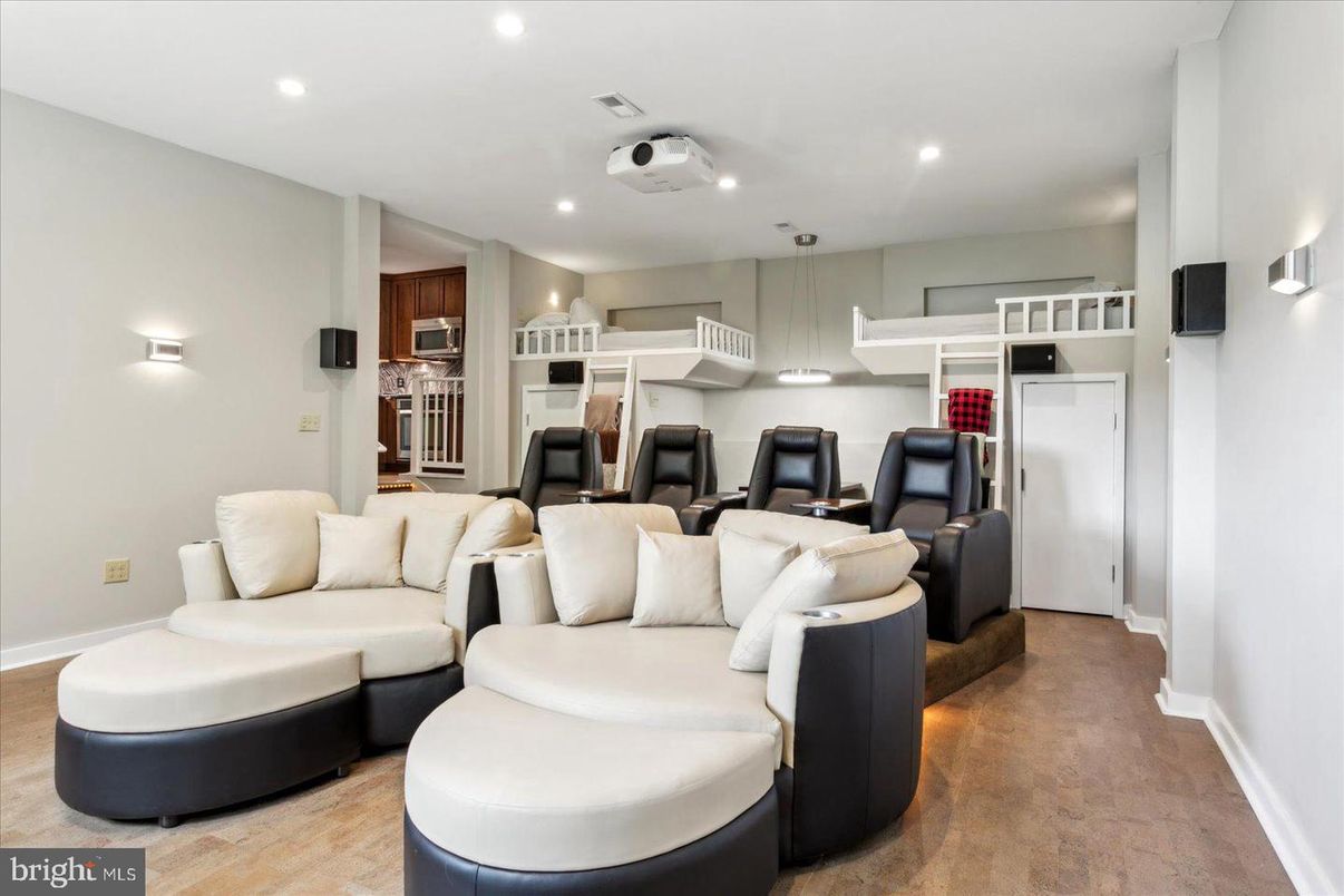 Interior, Living room, Pendant Lights, Recessed Lighting