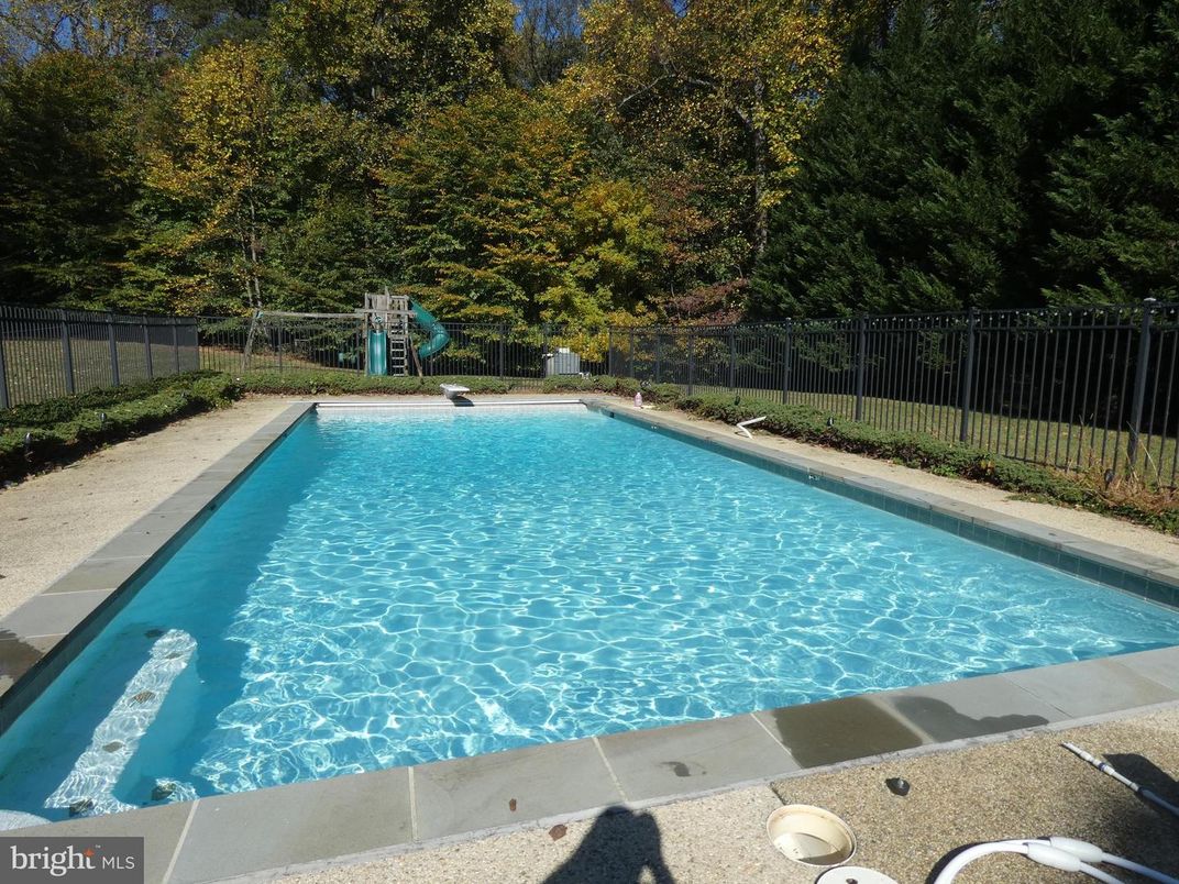 Exterior, Playground, Pool