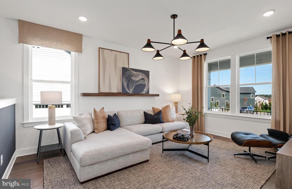 Interior, Living room, Pendant Lights, Recessed Lighting, Wood Texture Flooring