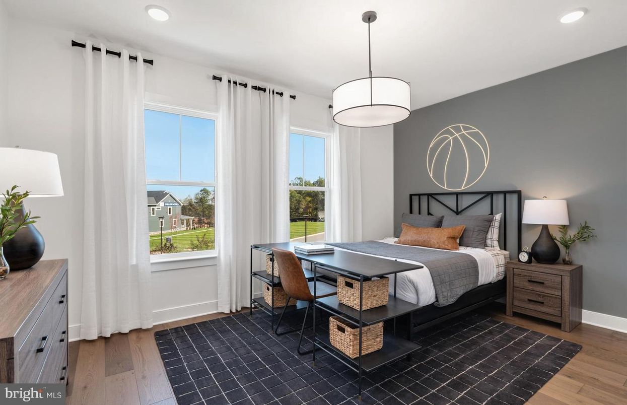 Bedroom, Home Office, Interior, Pendant Lights, Recessed Lighting, Wood Texture Flooring