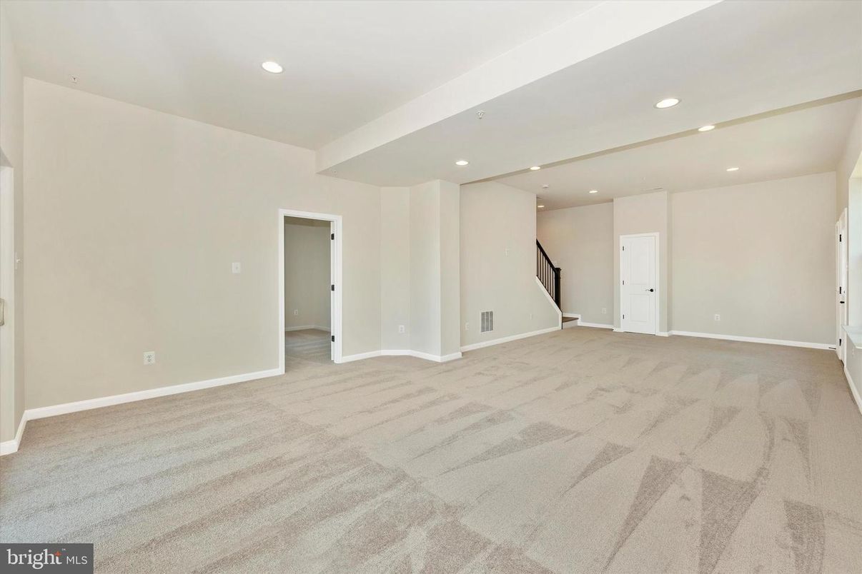 Empty room, Interior, Recessed Lighting