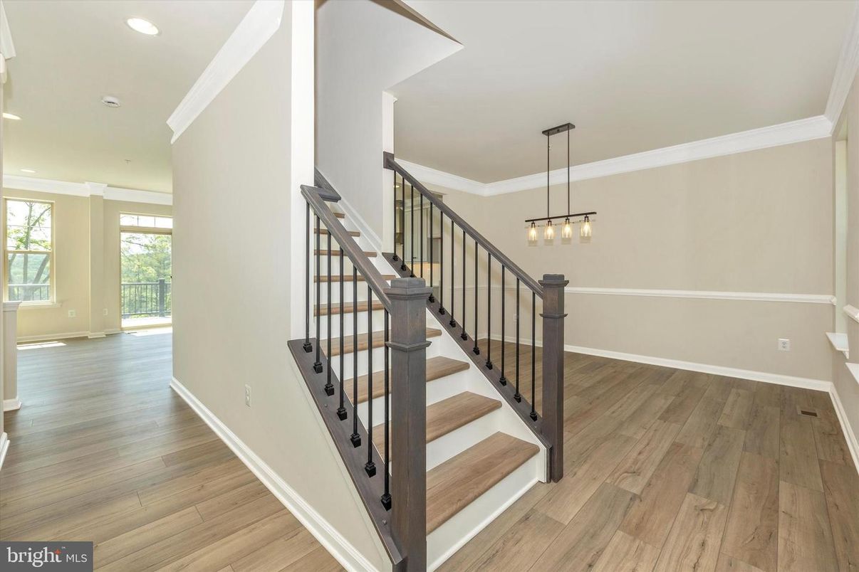 Interior, Pendant Lights, Recessed Lighting, Wood Texture Flooring