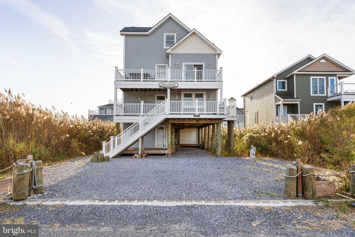 Exterior, Facade, None