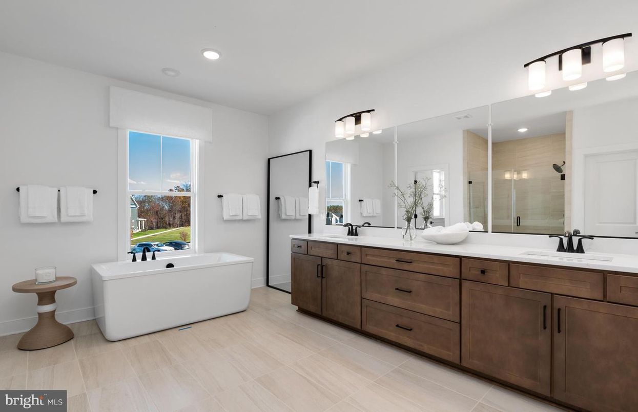 Bathroom, Dual Sink Vanities, Free Standing Baths, Interior, Recessed Lighting