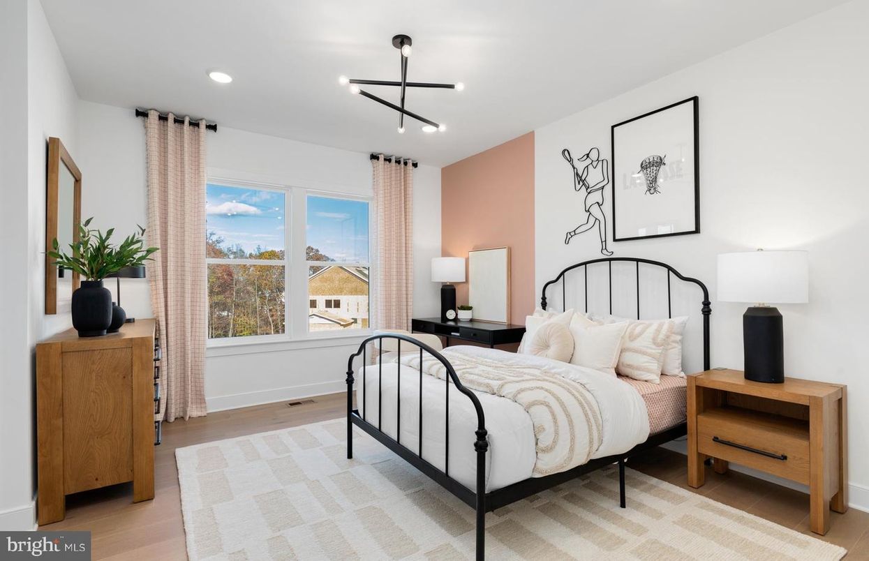 Bedroom, Interior, Pendant Lights, Recessed Lighting, Wood Texture Flooring