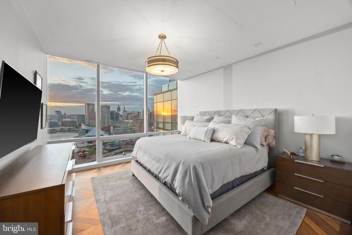 Bedroom, Interior, Water, Wood Texture Flooring