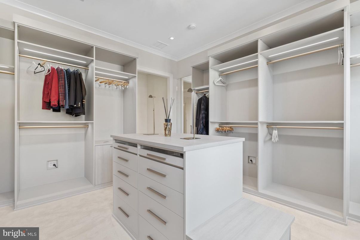 Interior, Recessed Lighting, Walk-in Closets