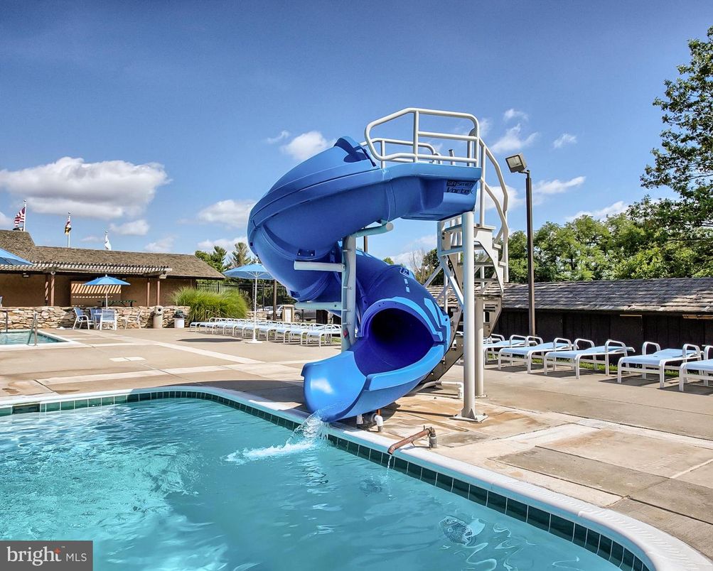 Exterior, Playground, Pool