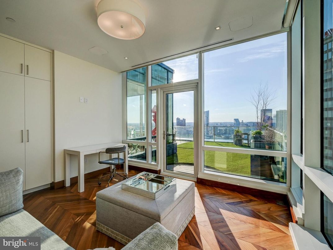 Interior, Recessed Lighting, Water, Wood Texture Flooring