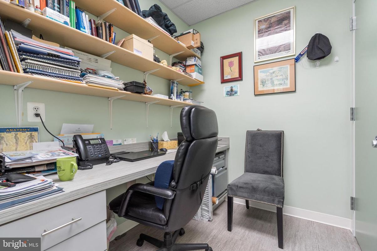 Home Office, Interior