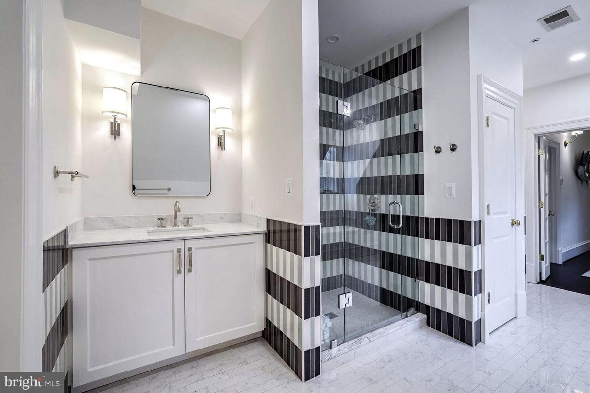 Bathroom, Interior, Recessed Lighting