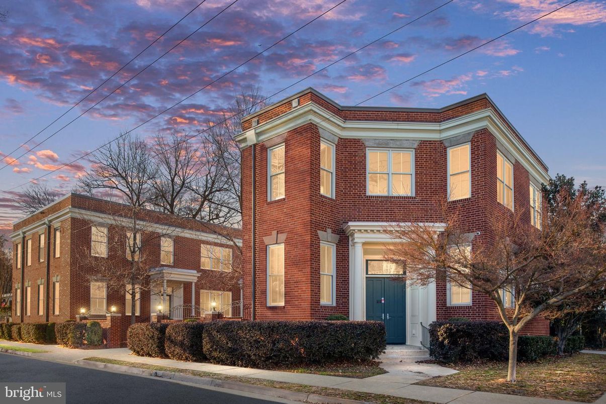 Exterior, Facade, Brick Facade, Rowhouse