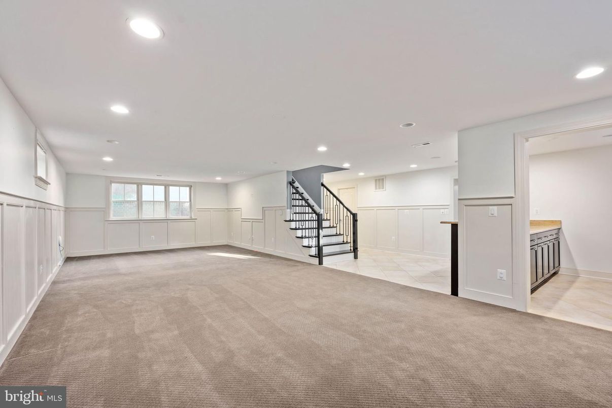 Empty room, Interior, Recessed Lighting