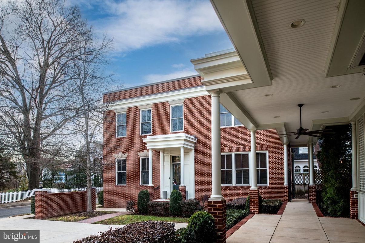 Exterior, Facade, Brick Facade, Georgian