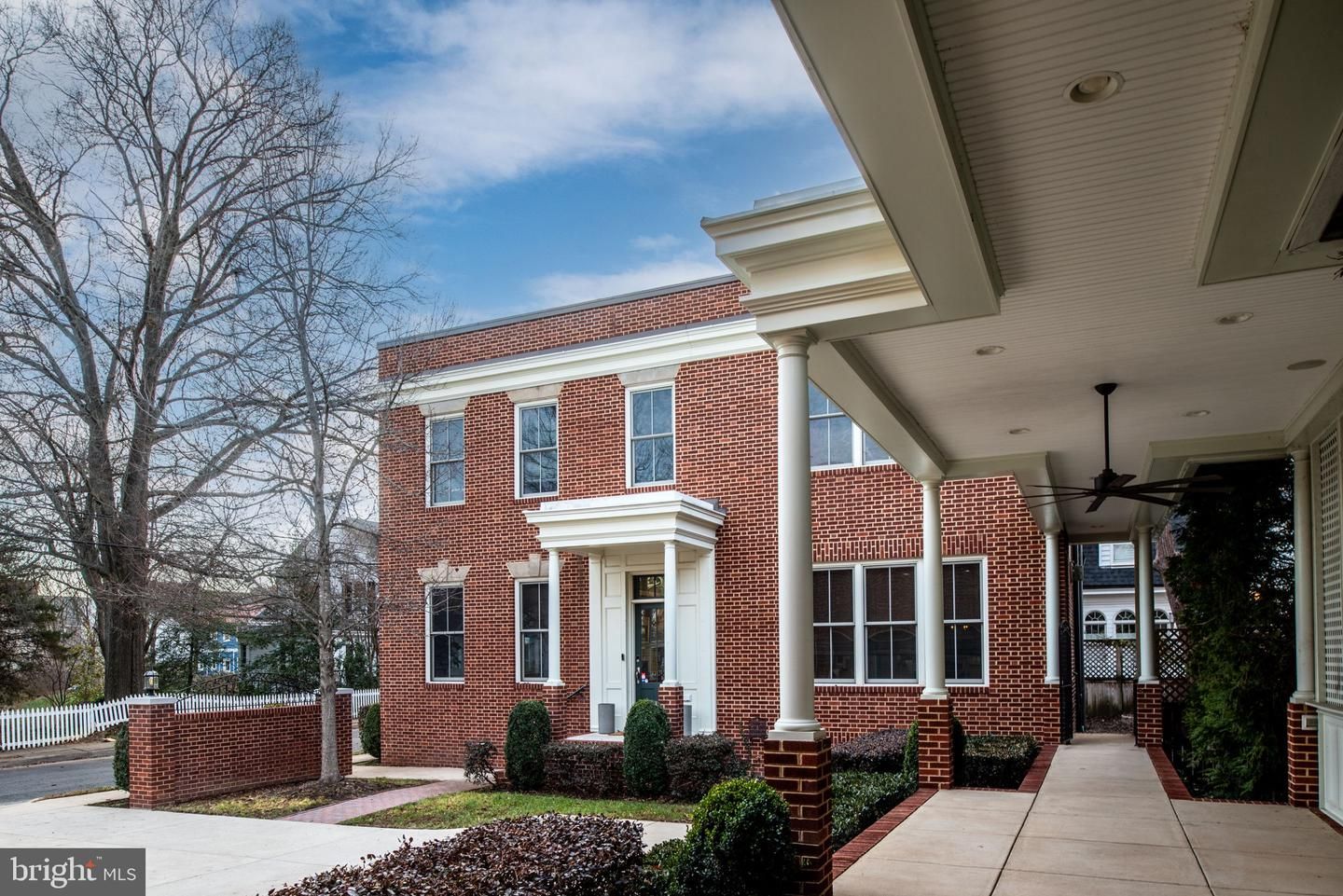 Exterior, Facade, Brick Facade, Georgian