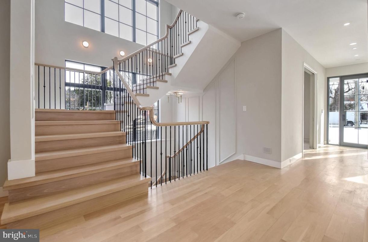 Interior, Pendant Lights, Recessed Lighting, Wood Texture Flooring