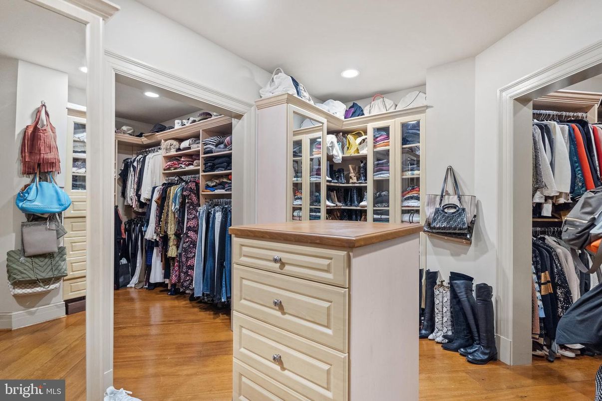 Interior, Recessed Lighting, Walk-in Closets, Wood Texture Flooring