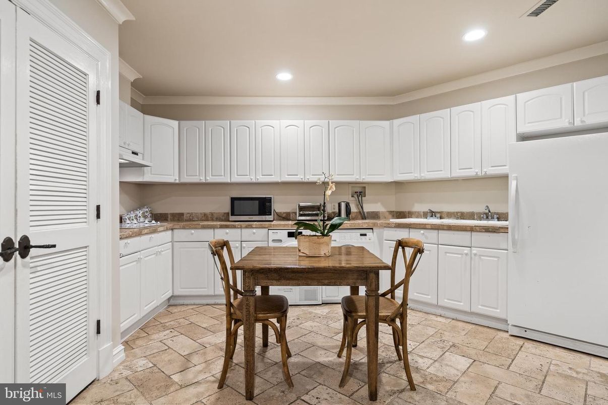 Dining room, Interior, Kitchen, Recessed Lighting
