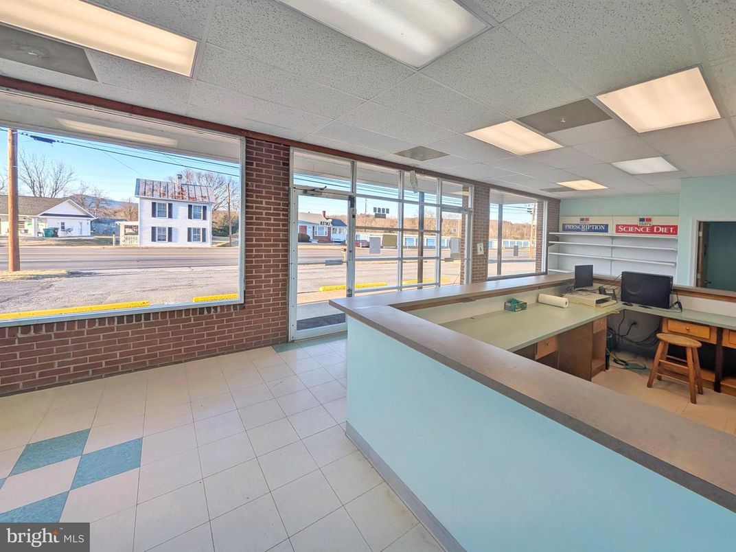 Home Office, Interior, Recessed Lighting, Stone Walls