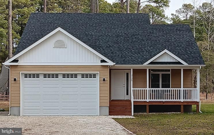 Attached, Exterior, Facade, Cape Cod