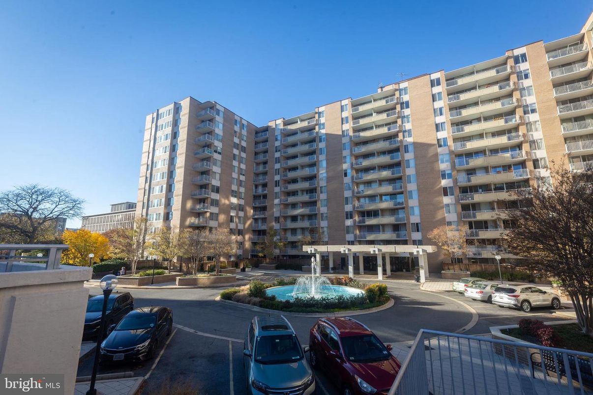 Exterior, Facade, Condo Building