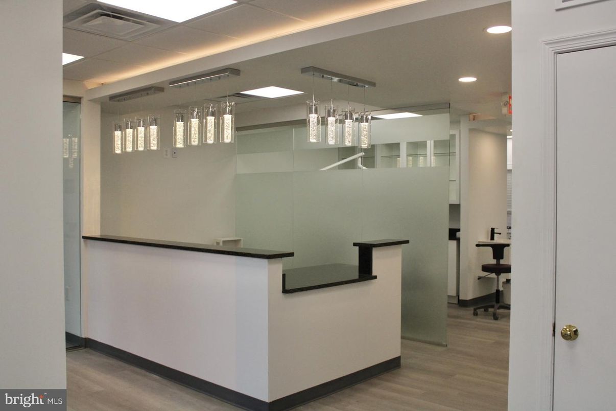 Interior, Pendant Lights, Recessed Lighting, Wood Texture Flooring