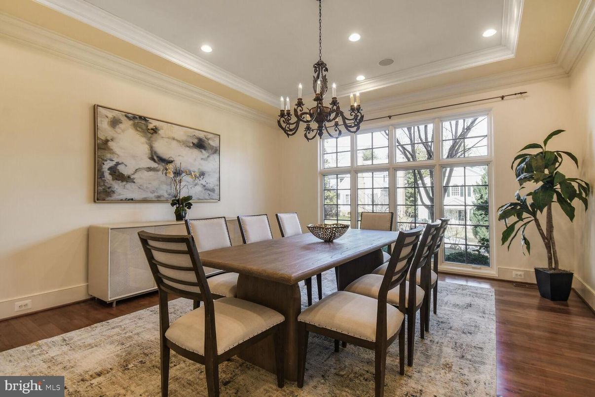 Chandelier, Dining room, Interior, Recessed Lighting, Wood Texture Flooring