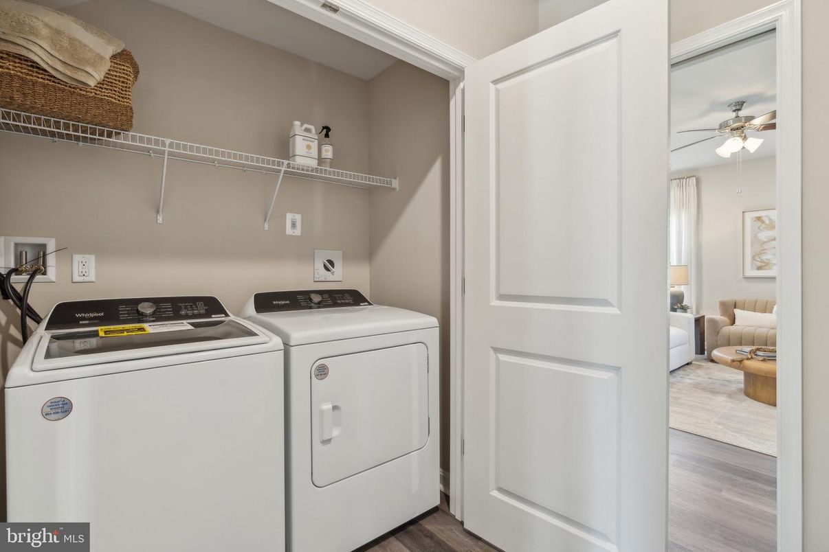 Interior, Utility Closets, Washer, Wood Texture Flooring