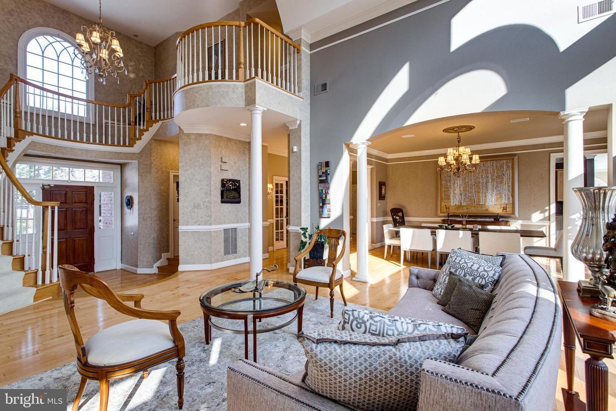 Chandelier, Dining room, Interior, Living room, Recessed Lighting, Wood Texture Flooring