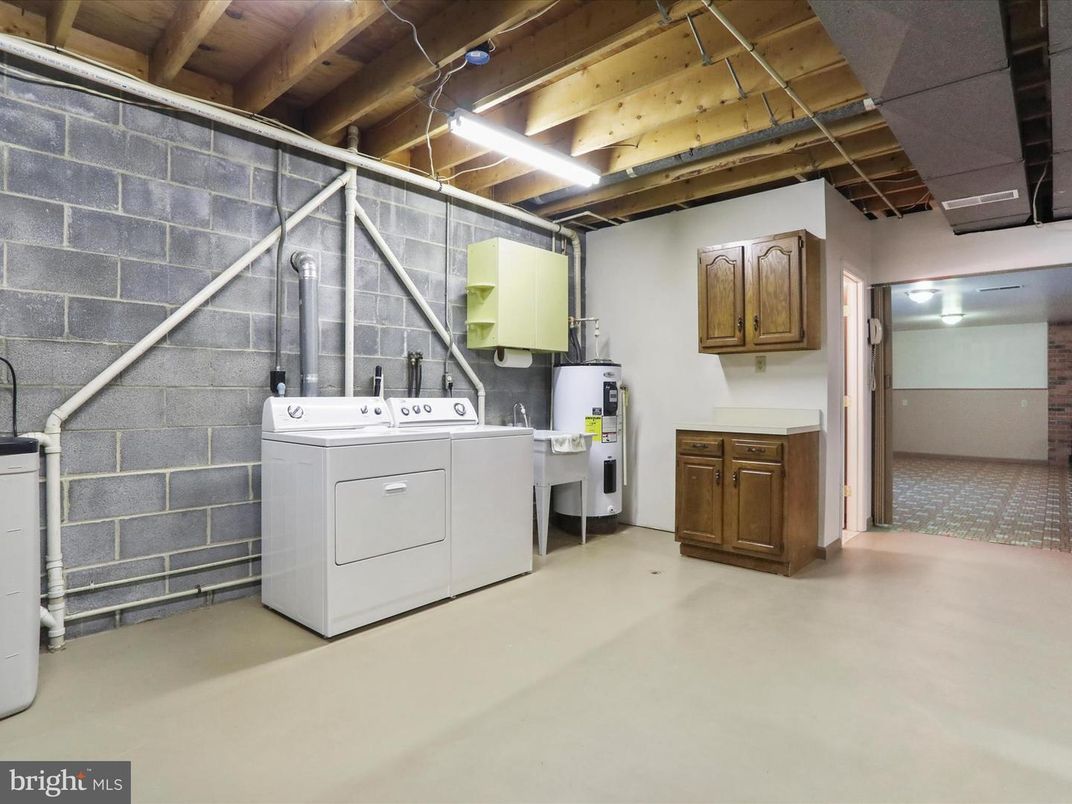 Interior, Washer, Wooden Beams, Wooden Ceilings