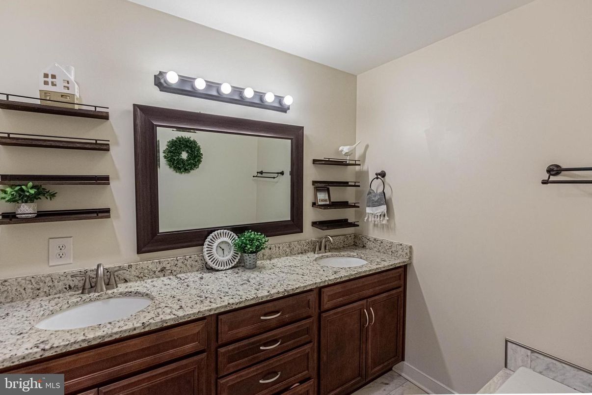 Bathroom, Dual Sink Vanities, Interior