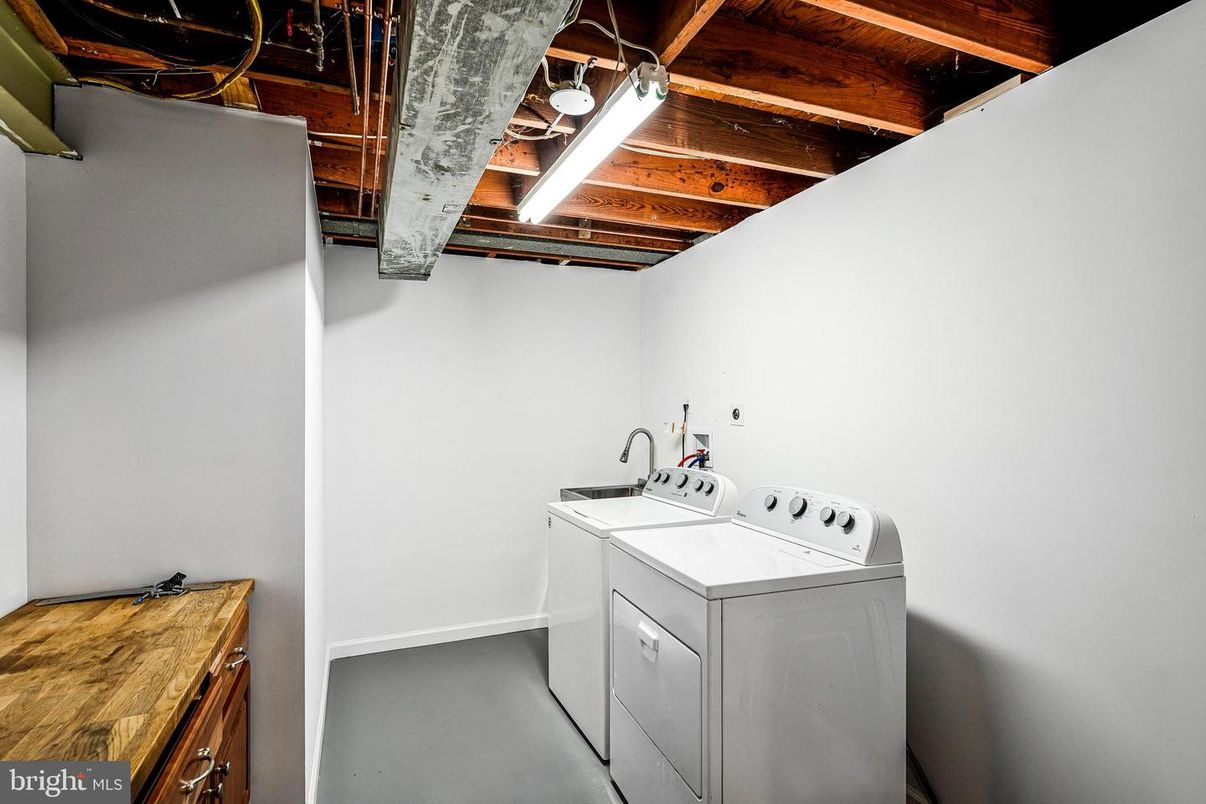 Interior, Washer, Wooden Beams, Wooden Ceilings