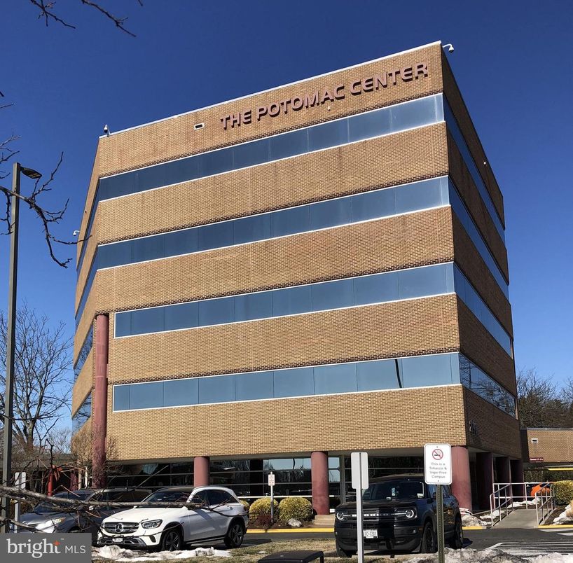 Exterior, Facade, Highrise