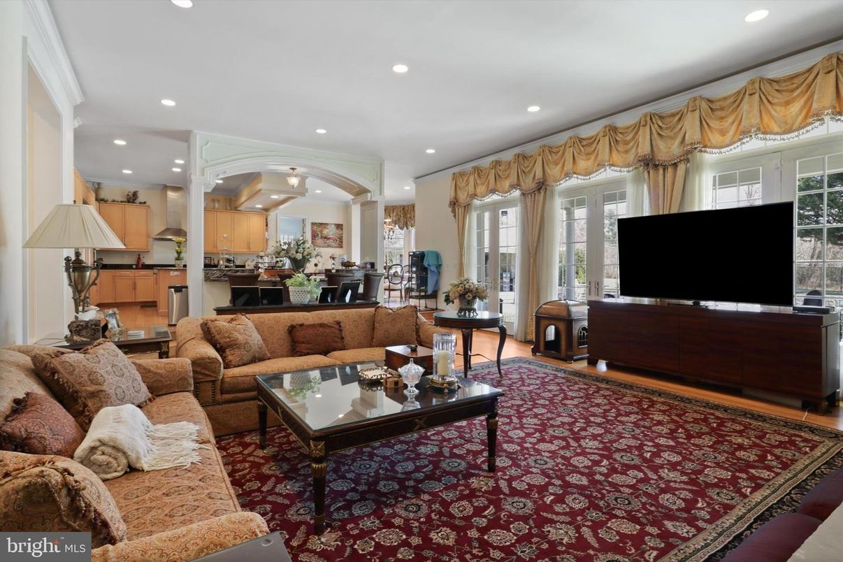 Interior, Kitchen, Living room, Recessed Lighting, Stainless Steel Appliances