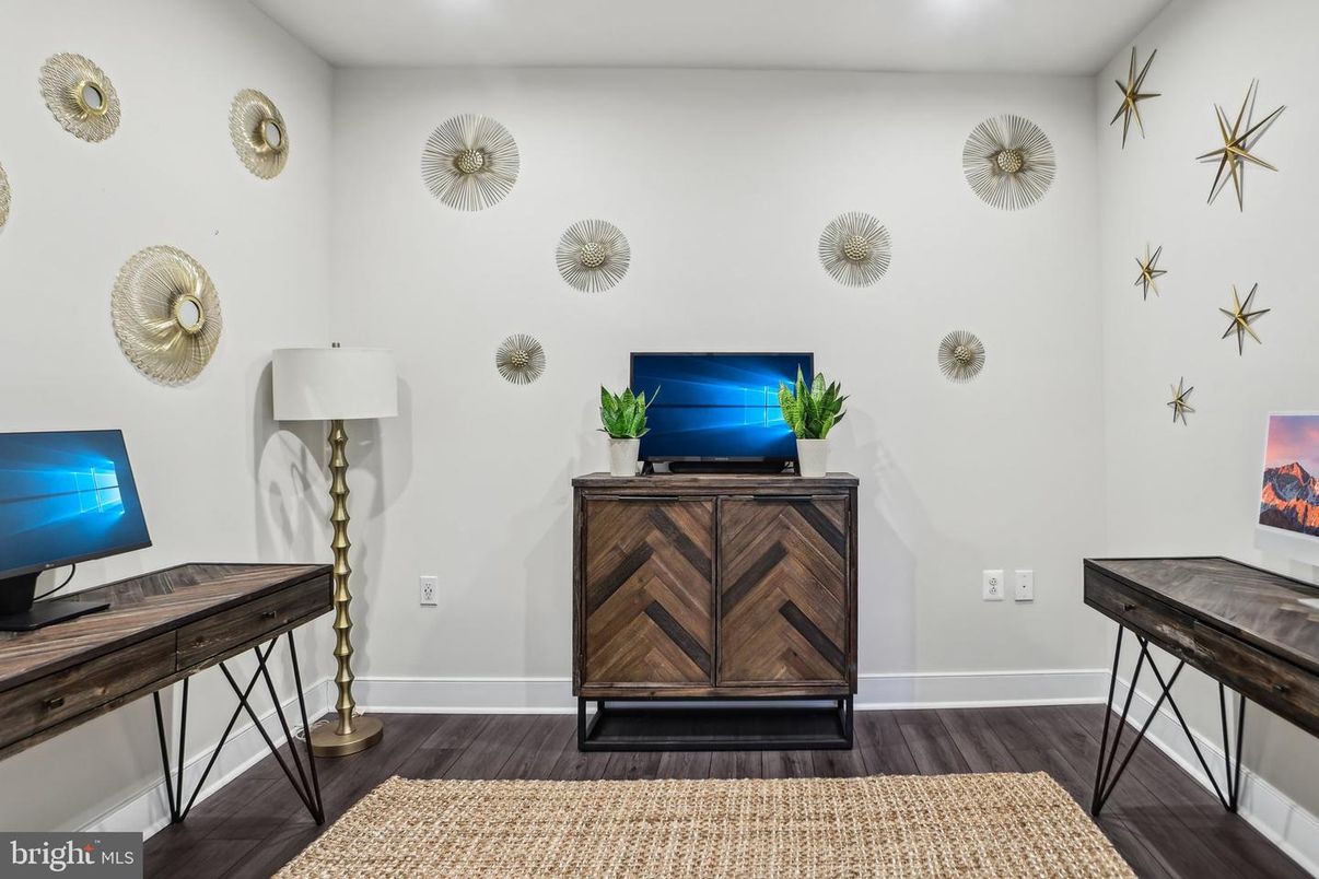 Home Office, Interior, Recessed Lighting, Wood Texture Flooring